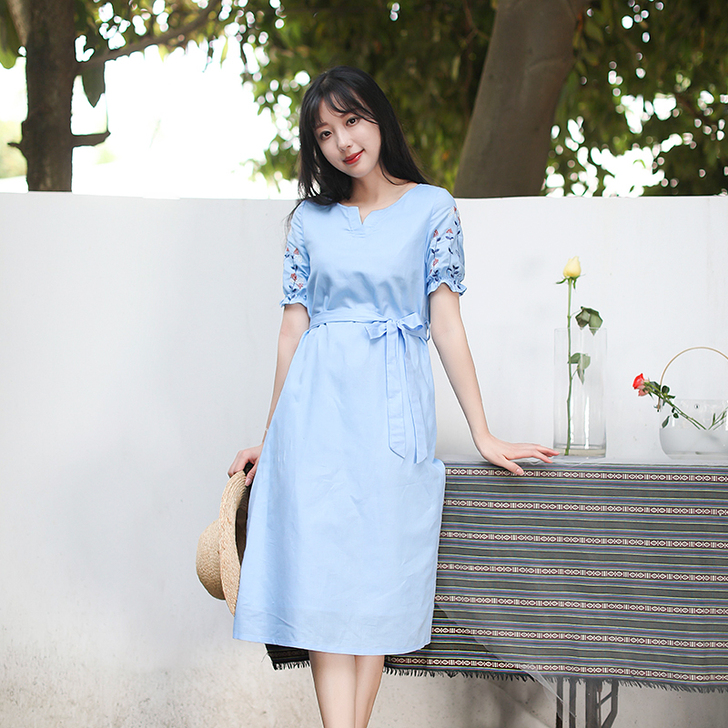 纻衣2019新款夏V领刺绣亚麻连衣裙女宽松...