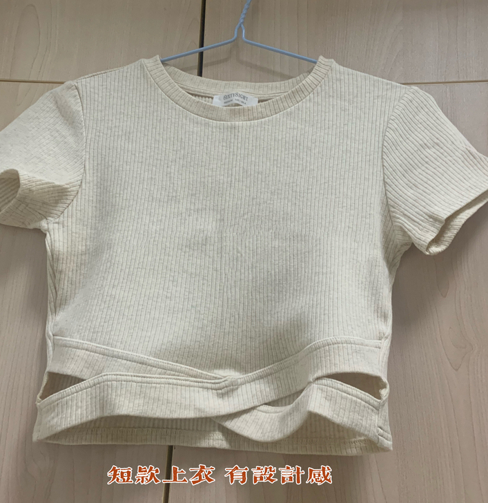 短款上衣 百搭百褶裙