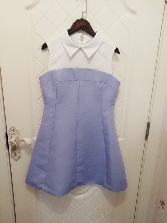 ccdd清纯白蓝拼接无袖a字连衣裙非全新,...