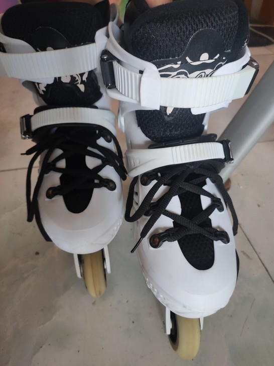 轮滑鞋,37码,几乎全新,没穿过几次!