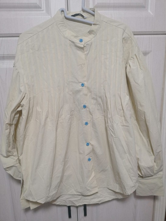 杏色宫廷风衬衣