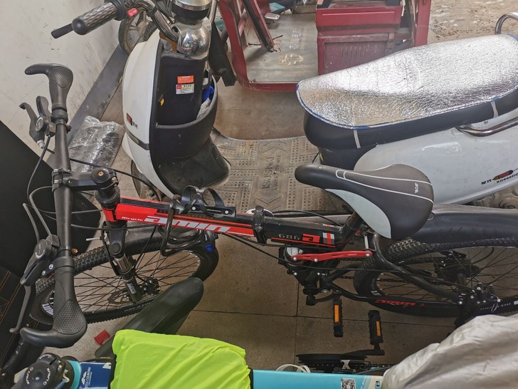 山地自行车   由于本人在学校  少外出，...