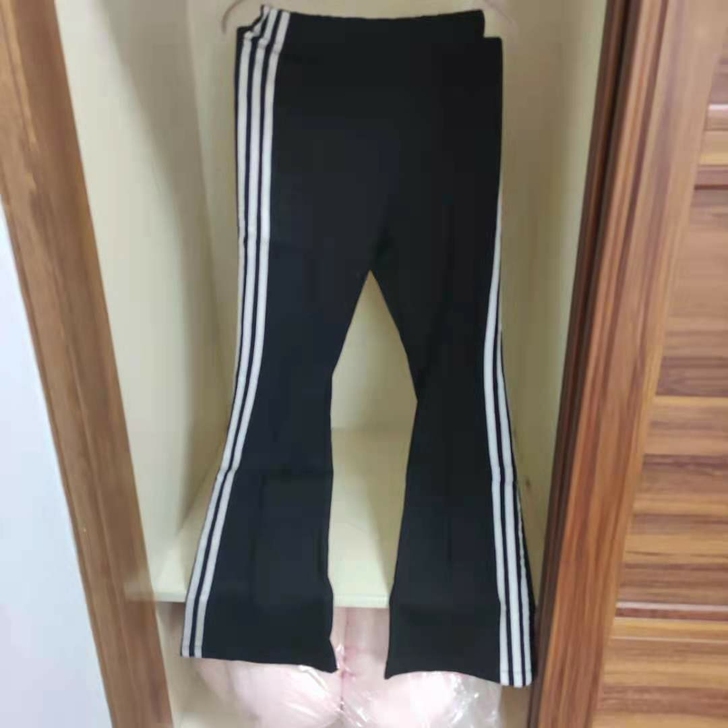 全新s码 微喇叭侧边条纹运动裤  无敌显腿...