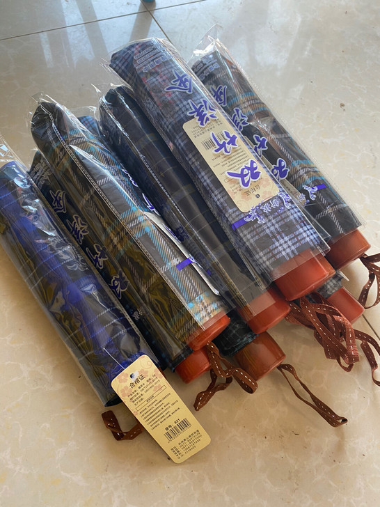 五金店转让全新雨伞低价处理,亏本甩卖捡漏的来