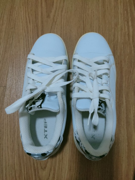 X特步女士板鞋,穿着舒服,36码,鞋子很干...