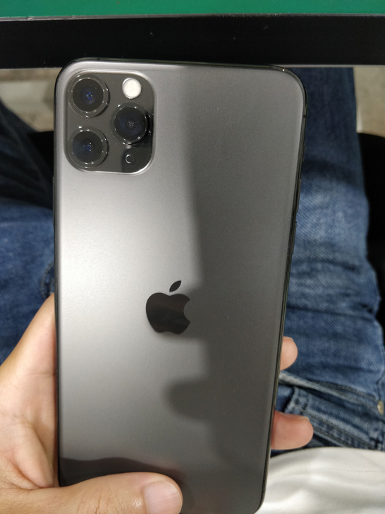 出一台iphone 11 Pro Max美...