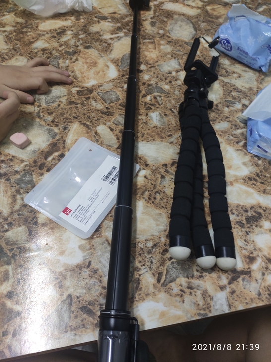 小蚁运动相机套装里的自拍杆，全新的未使用。...
