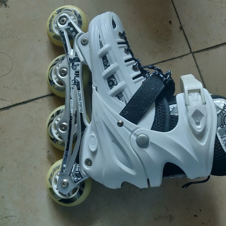 成色99新溜冰鞋