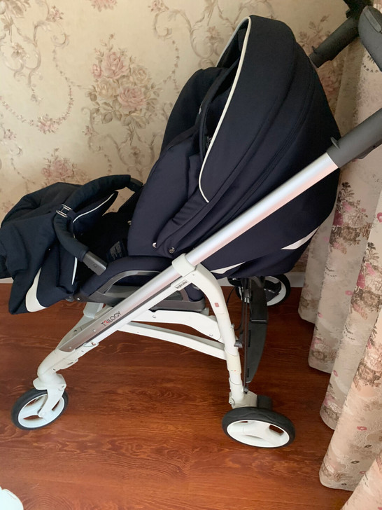 英吉利那婴儿车九成新几乎就是全新 没坐过几...