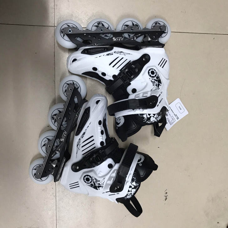 出一双全新轮滑鞋  直排轮