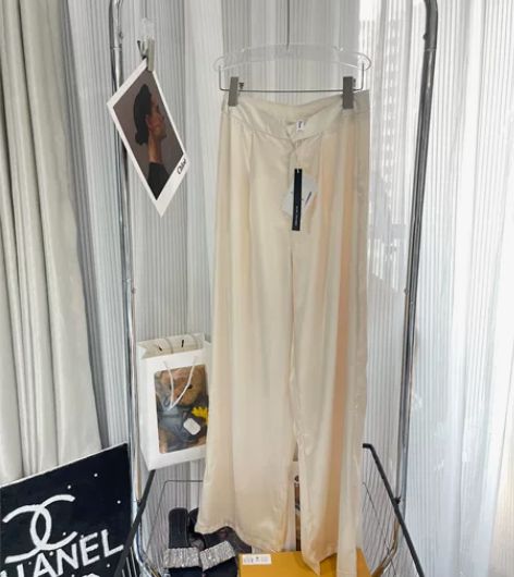 缎面高腰显瘦直筒休闲裤 全新 品质质感绝绝...