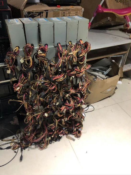 单电源。航嘉电源425w实物拍摄42个网吧...