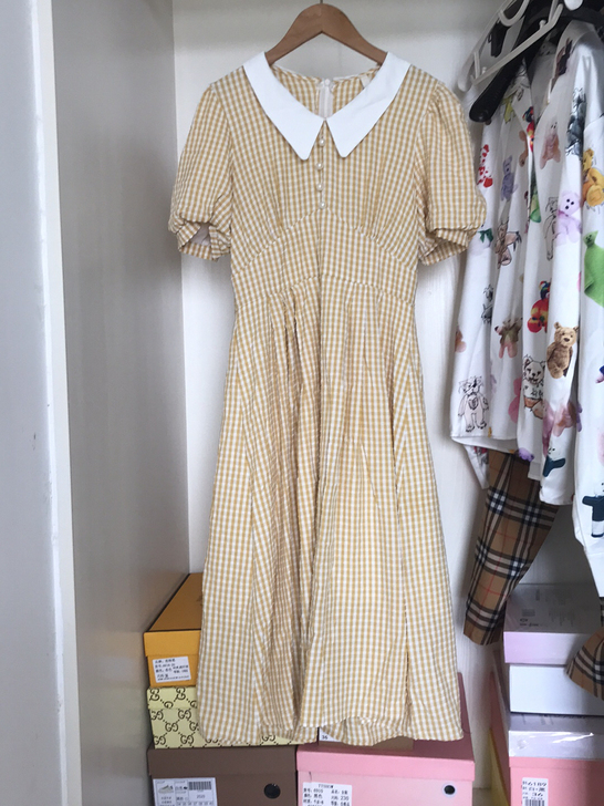 「黄白格子连衣裙」洗过一次，后来就不记得穿了
