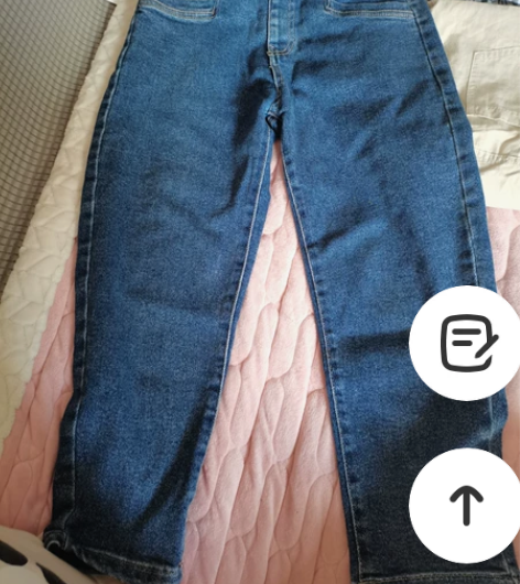 两条裤子25包邮，背带裤+牛仔裤，偏远地区...