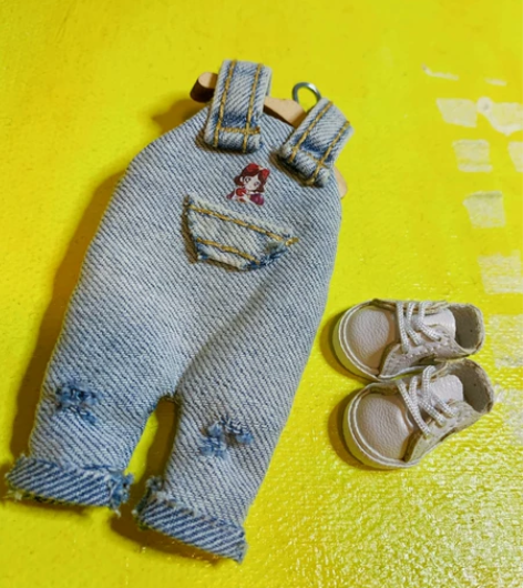 手工背带口袋印花破洞牛仔裤，适合素体：ob...