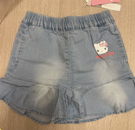 全新90码牛仔短裤 三标齐全，类似裙裤 两...