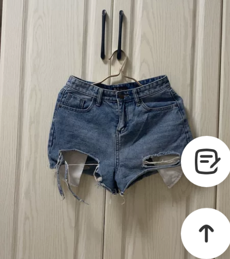 蓝色牛仔短裤，L号，上身真的超好看！！！买...