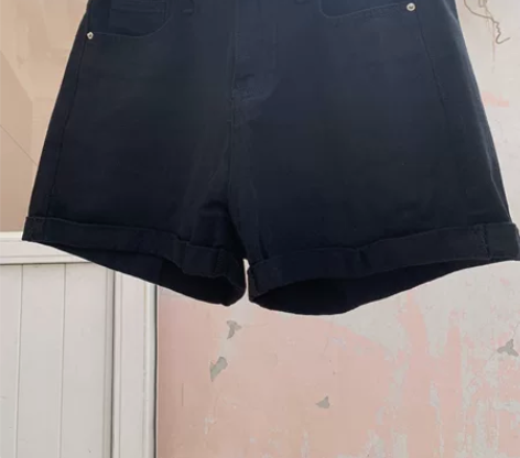 黑色高腰牛仔短裤，很显瘦，m码，有点偏小，...