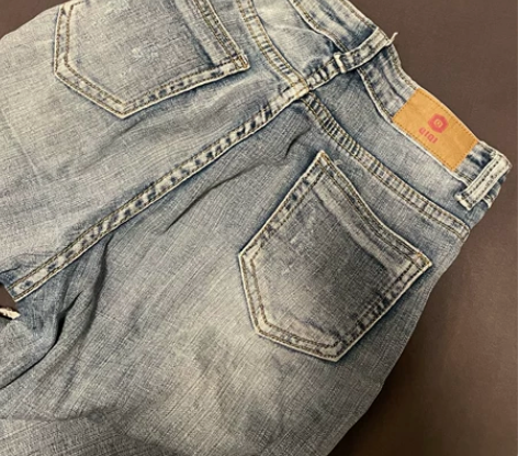 小个子破洞显瘦牛仔裤 新旧如图 不退不换 ...
