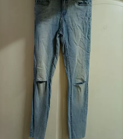 全新正品小众品牌浅蓝色破洞牛仔裤 3件包邮...