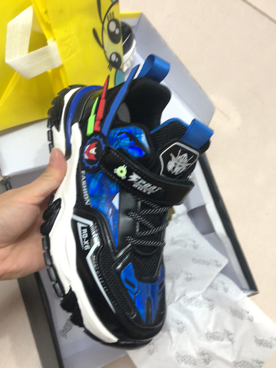 皮网拼接春秋运动鞋，码段31到37码，尺码...