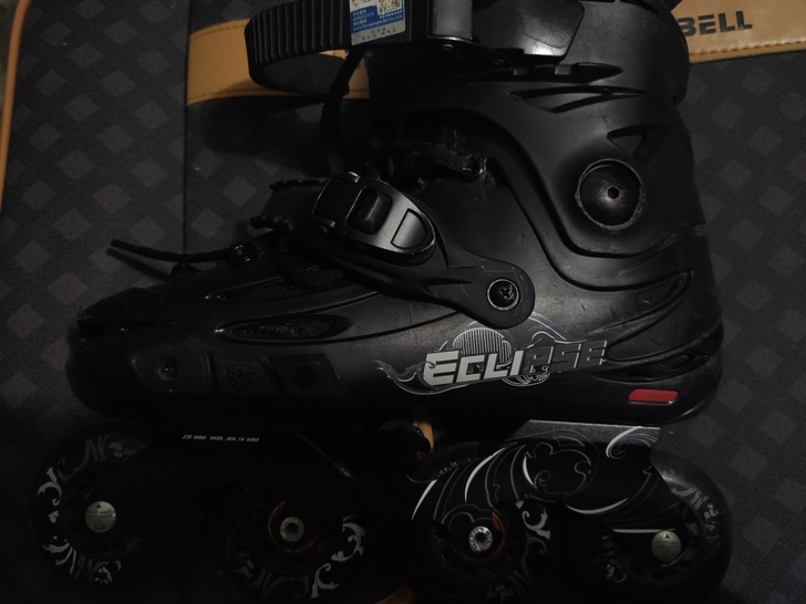 飞鹰f5s 40码轮滑鞋