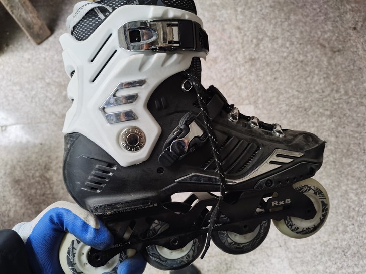 PluckyClover直排轮子溜冰鞋43码