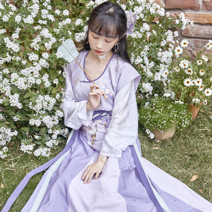 【十三余 小豆蔻儿】[春扇] 刺绣唐背子圆...