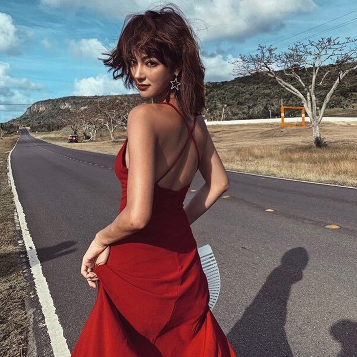 沙滩裙女新款海边度假性感显瘦露背吊带连衣裙...