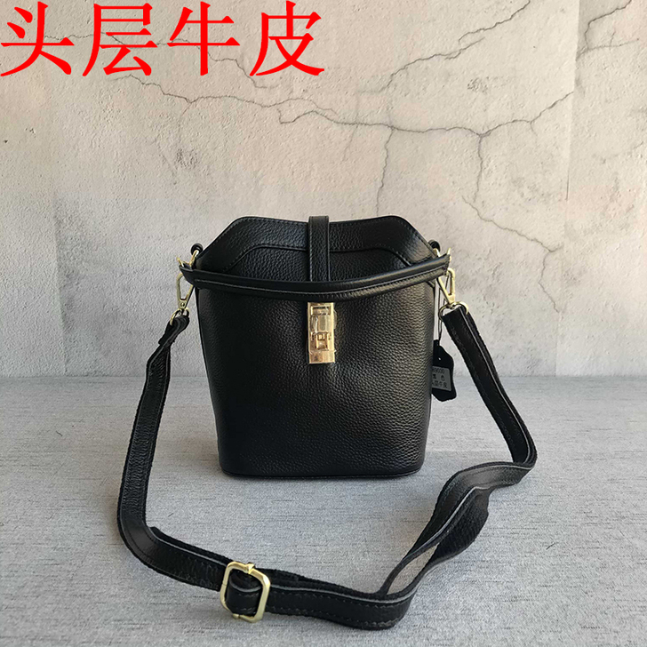 单肩包，不确定是不是真皮，清衣柜处理，偏远...