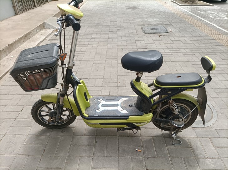 雅迪电动车。四五年了吧。去年换的电瓶,车况...