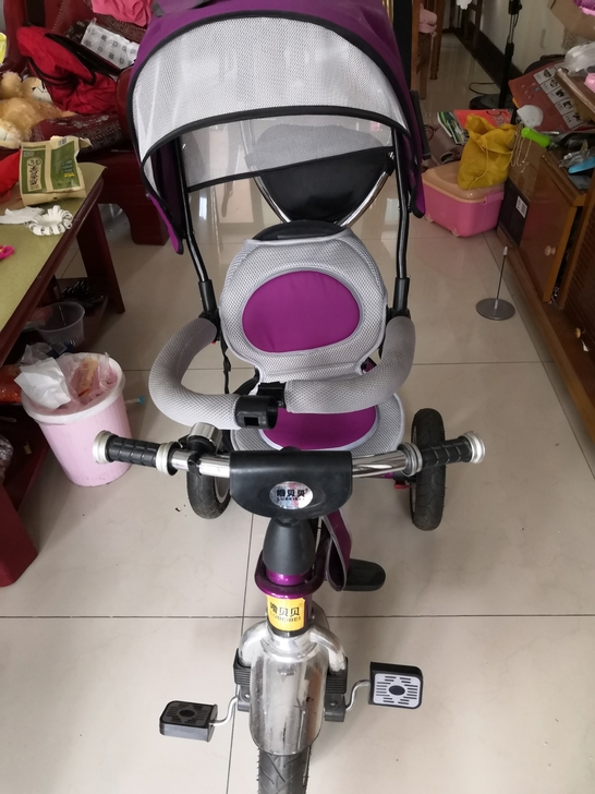 儿童充气三轮车