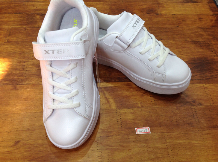 特步板鞋,全新正品34.35.36.37 码