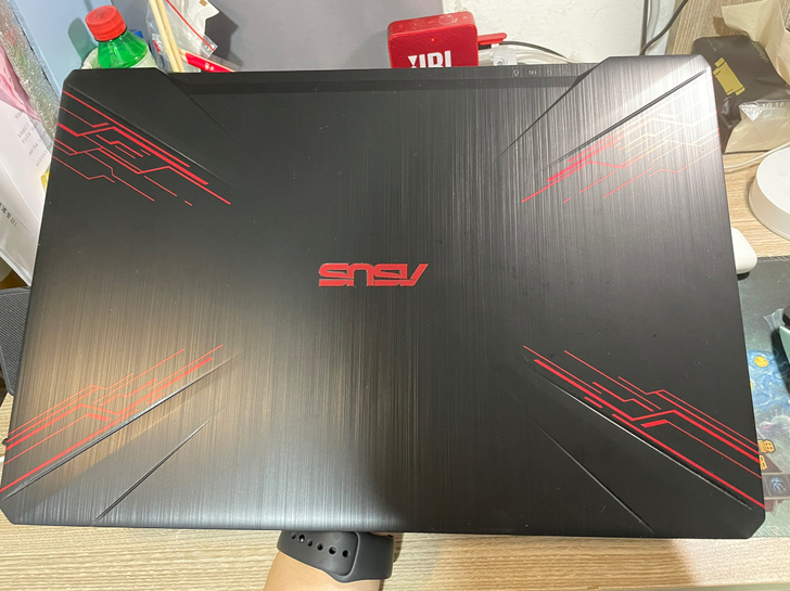华硕 飞行堡垒，i7-8750H  8G内...