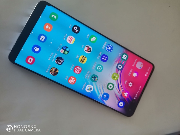三星s10  5g 手机功能都正常，外版刷...