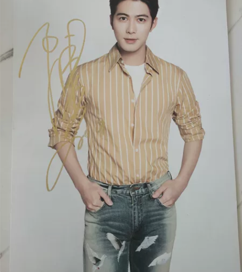 陈学冬亲笔签名照，闺蜜是唱片公司负责接待艺...