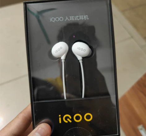 IQOO入耳式耳机，原装耳机 感兴趣的话点...