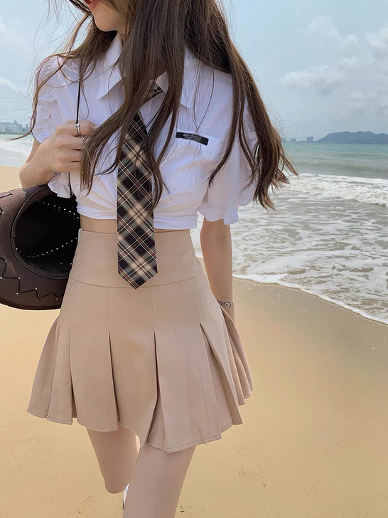黑色草莓家的一套学院风套装 ，穿过一两次