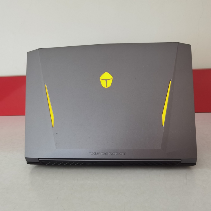 雷神911 i77700GTX1050Ti...