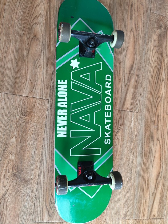 NAVA滑板，成色自观，没玩几次。只是落灰...