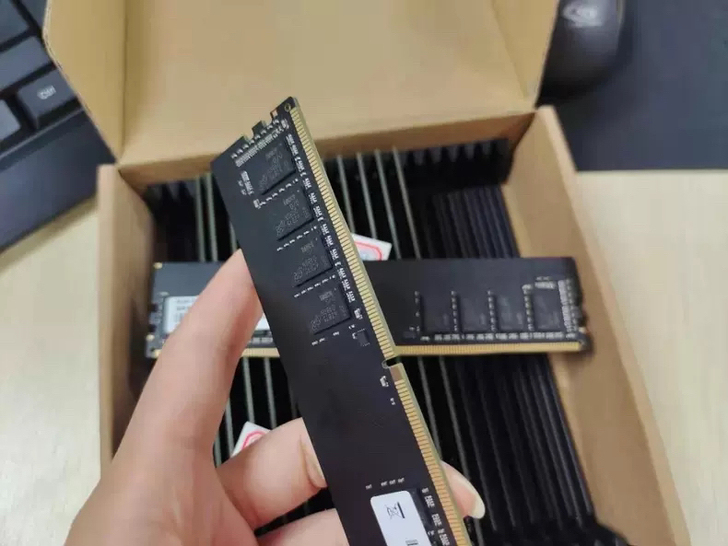 鑫联新台式机内存条 DDR4 2400电脑...