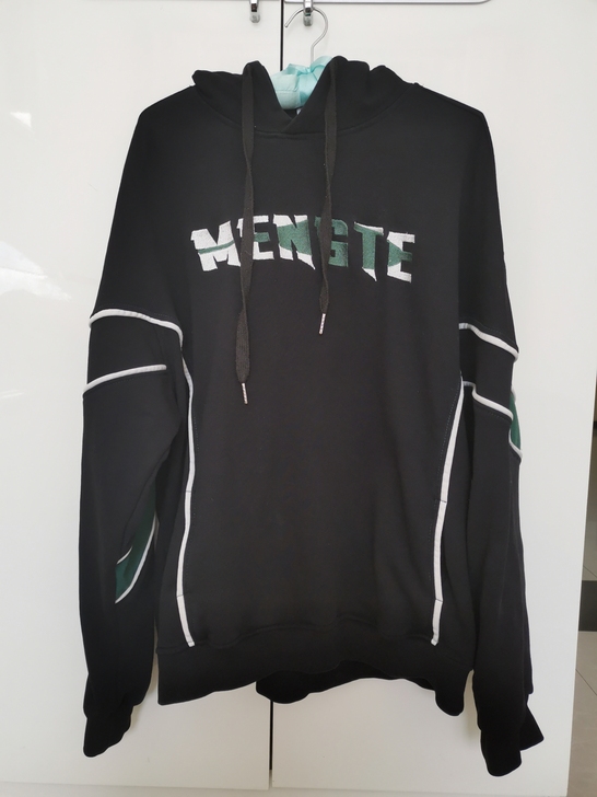 男士卫衣，xxl.八成新，衣长65cm，胸...