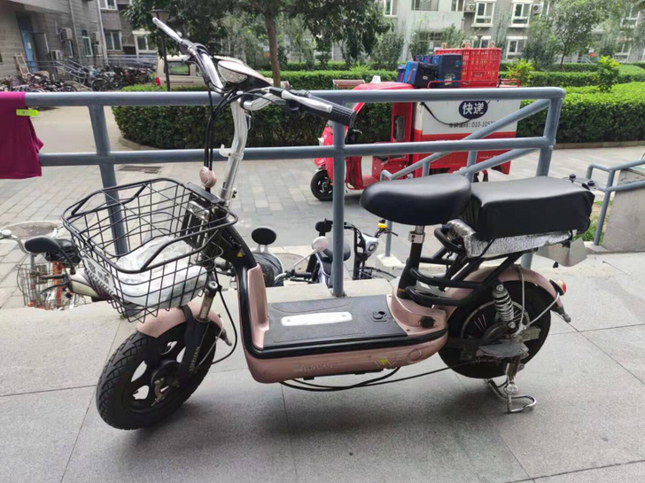 绿源锂电池电动车，骑了三年左右，因工作原因...