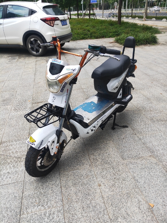 绿源72伏双碟刹战神电动车