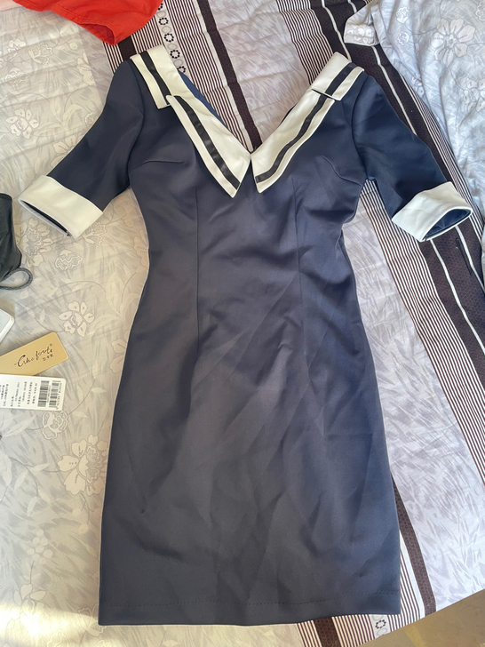 全新xs码连衣裙 有点串色拍不怎么出来 腰...