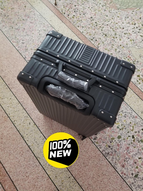 低价转铝合金行李箱旅行箱，24寸的，黑色。