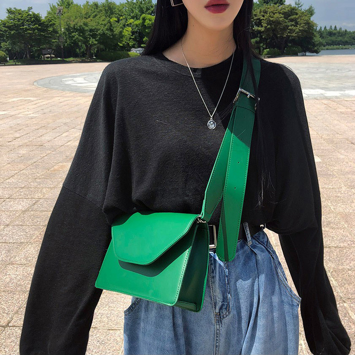 ins超火气斜挎小方包包女2019春夏上新...