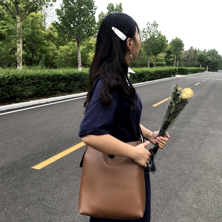 包包女2019春夏新款韩国简约v型pu皮可...