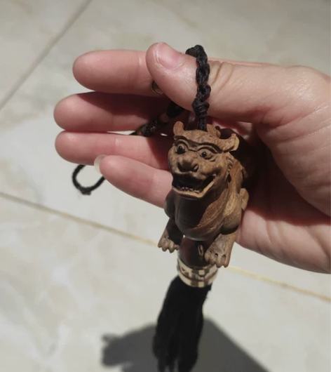实木木雕饰品，不知道叫什么兽，关店闲置，配...