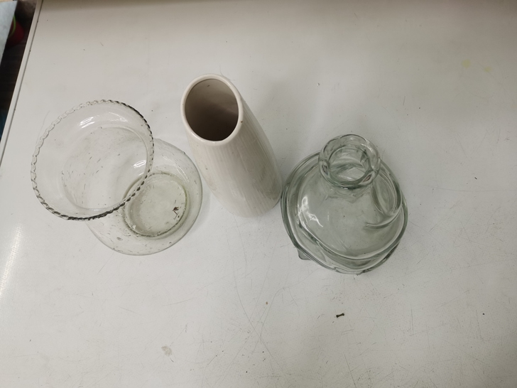 花瓶3个，一个5元